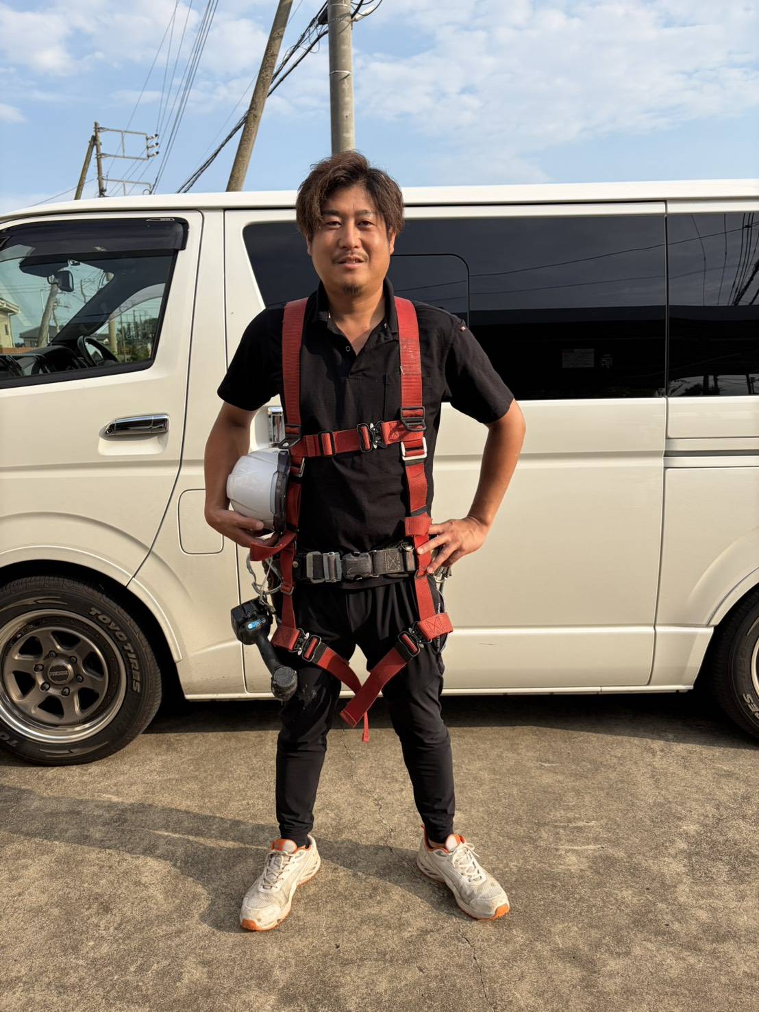 竜輝工業 代表 中原竜一 ハイエース前にて